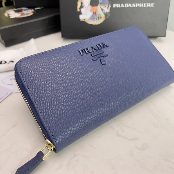 プラダ財布コピー背面デザイン